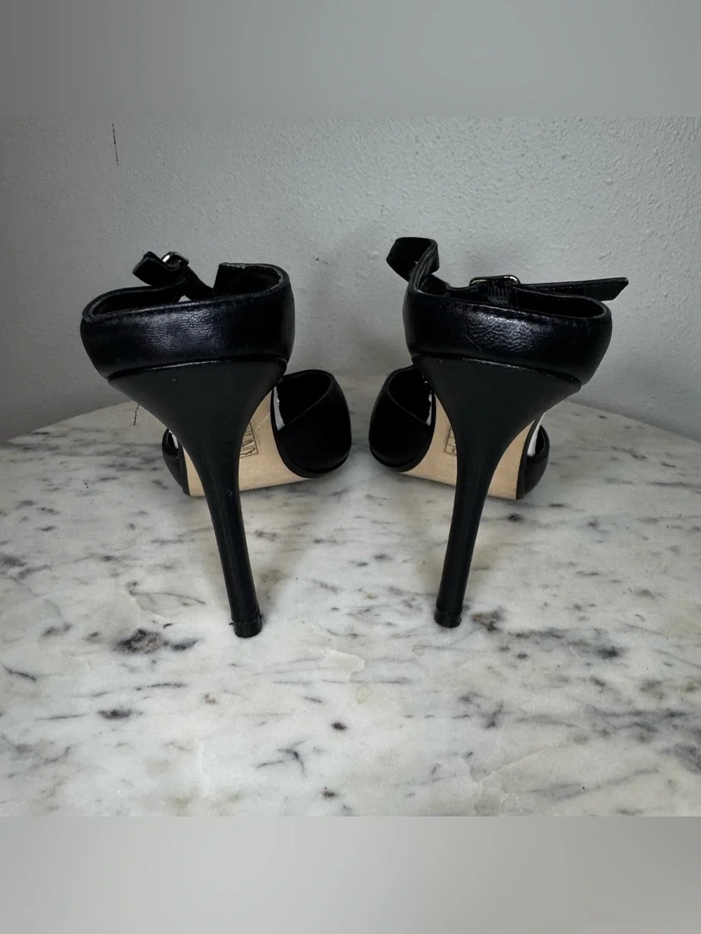 White House Black Market Catalia Heels Size 5 Leather Shoes Black white